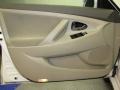 Super White - Camry SE Photo No. 14