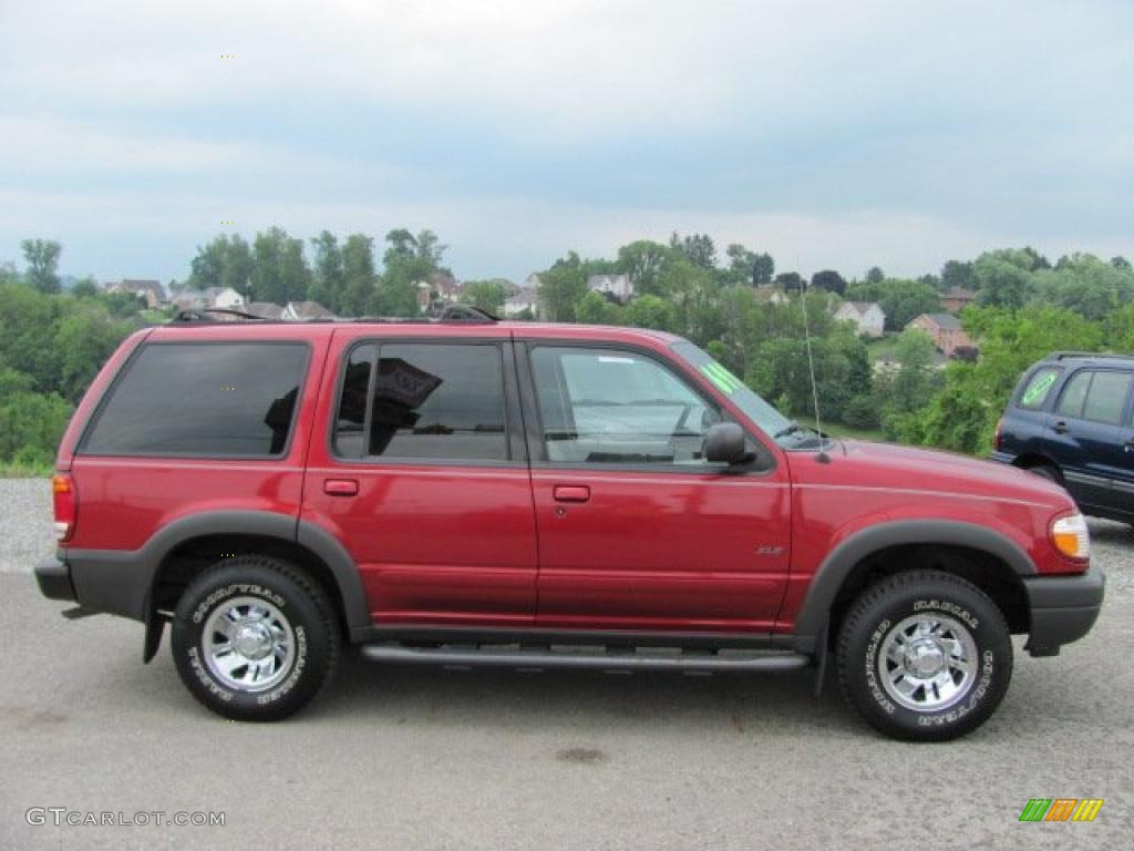 2000 Explorer XLS 4x4 - Toreador Red Metallic / Medium Graphite photo #2