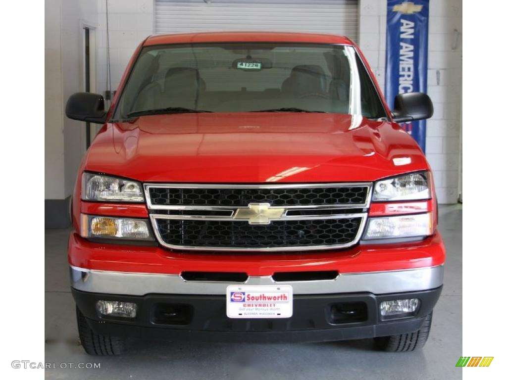 2006 Silverado 1500 Z71 Extended Cab 4x4 - Victory Red / Dark Charcoal photo #2