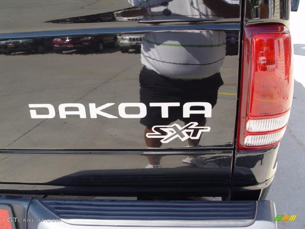 2004 Dakota SXT Club Cab 4x4 - Black / Dark Slate Gray photo #12