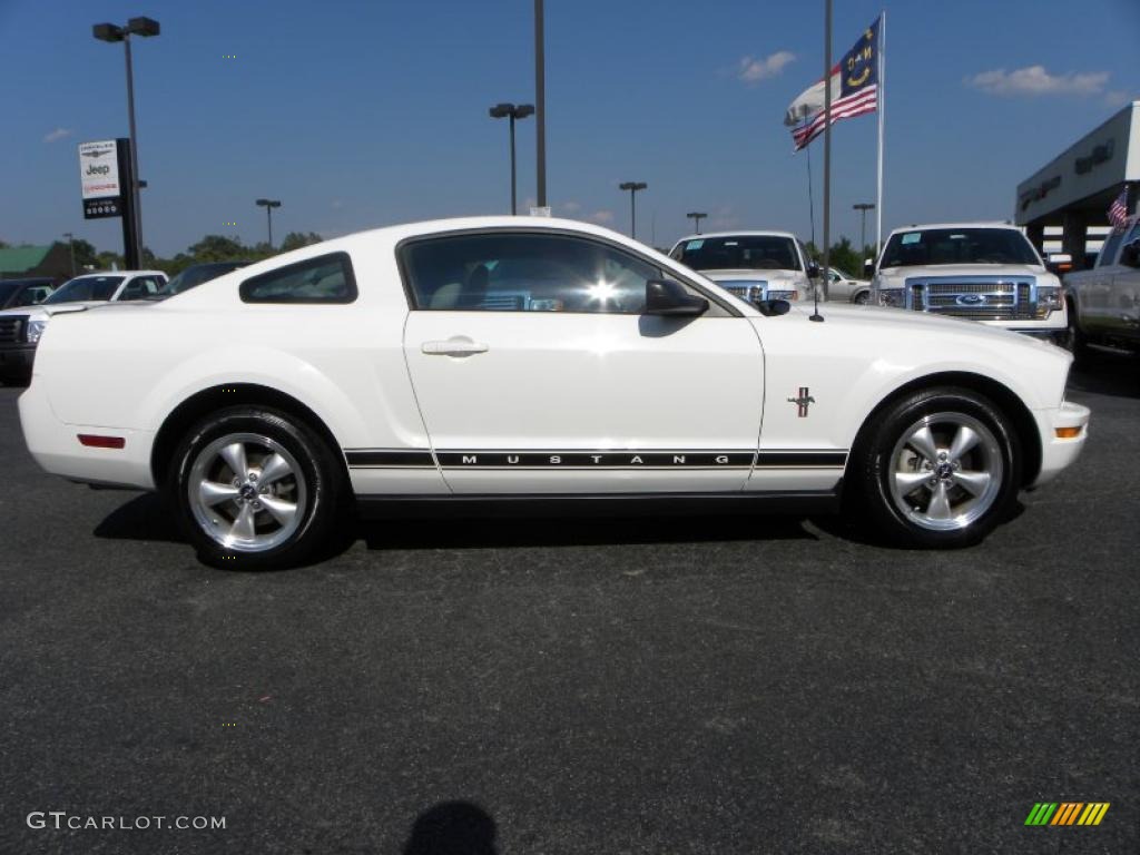 2007 Mustang V6 Premium Coupe - Performance White / Light Graphite photo #2