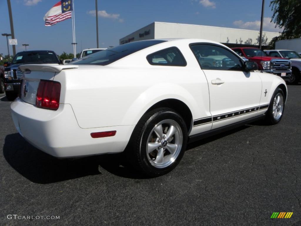 2007 Mustang V6 Premium Coupe - Performance White / Light Graphite photo #3