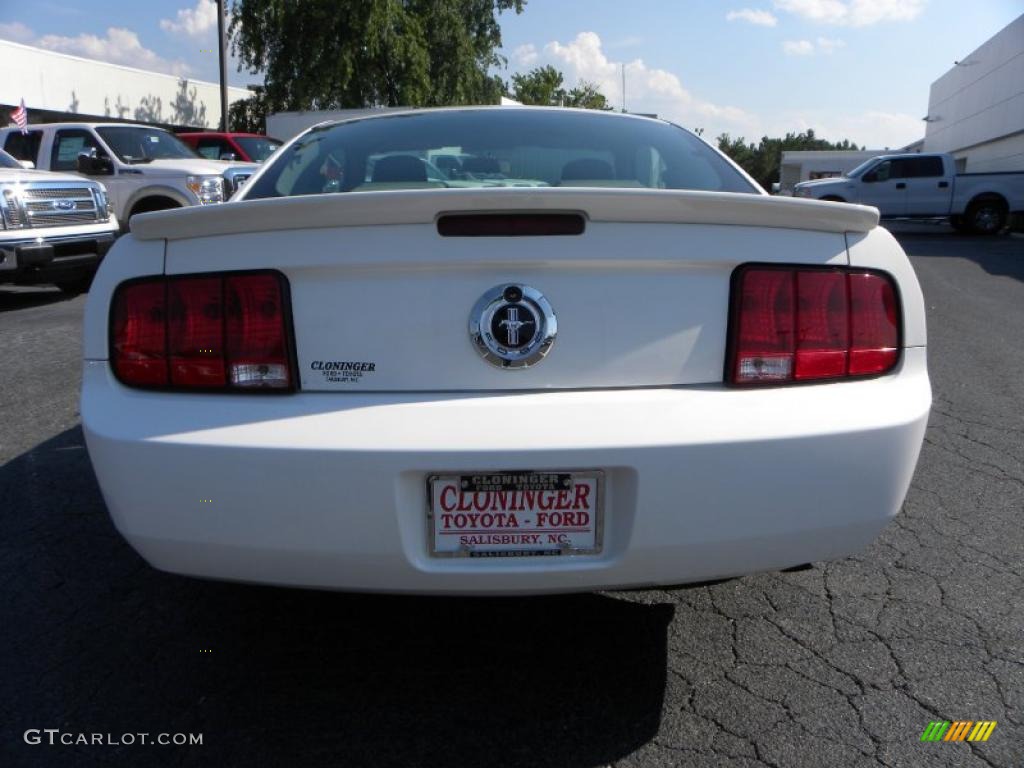 2007 Mustang V6 Premium Coupe - Performance White / Light Graphite photo #4