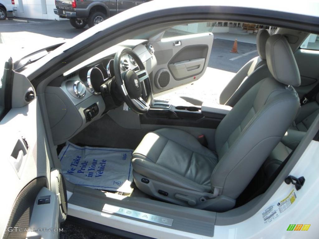 2007 Mustang V6 Premium Coupe - Performance White / Light Graphite photo #8