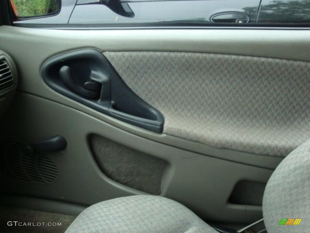 1998 Cavalier Coupe - Flame Red / Gray photo #11