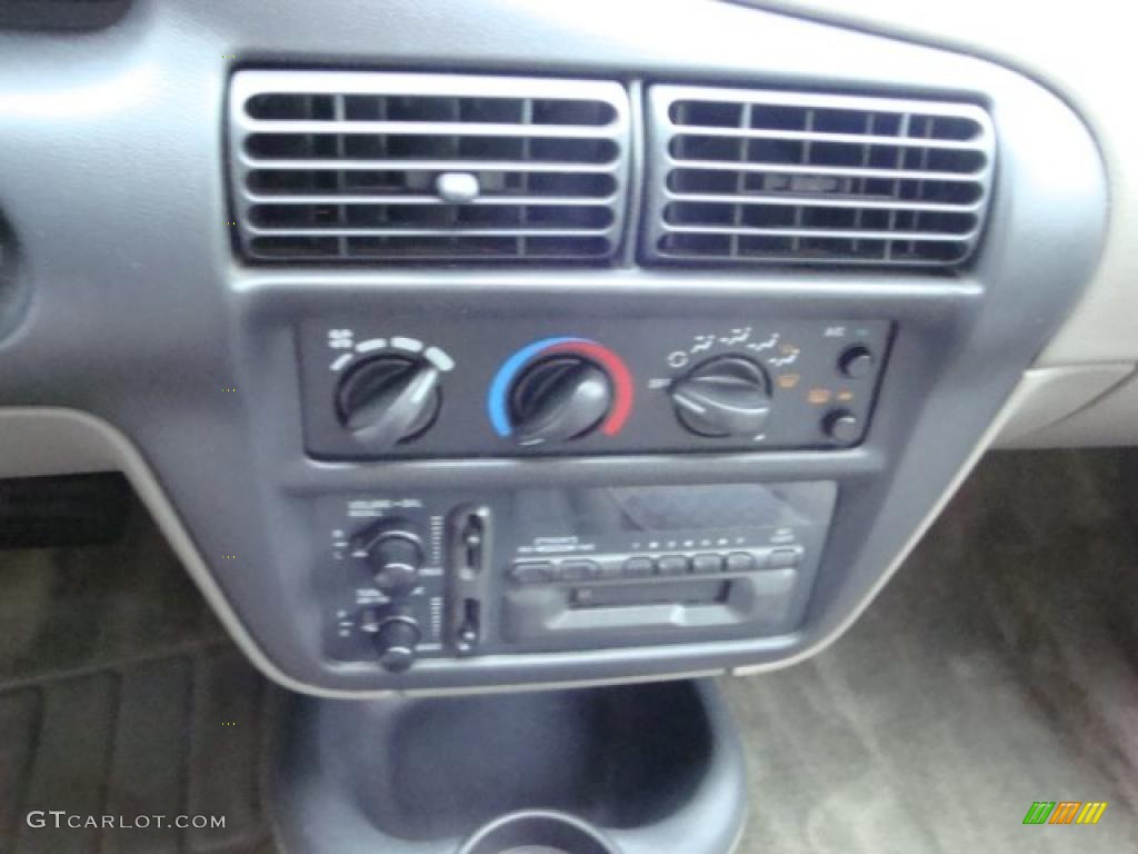 1998 Cavalier Coupe - Flame Red / Gray photo #13