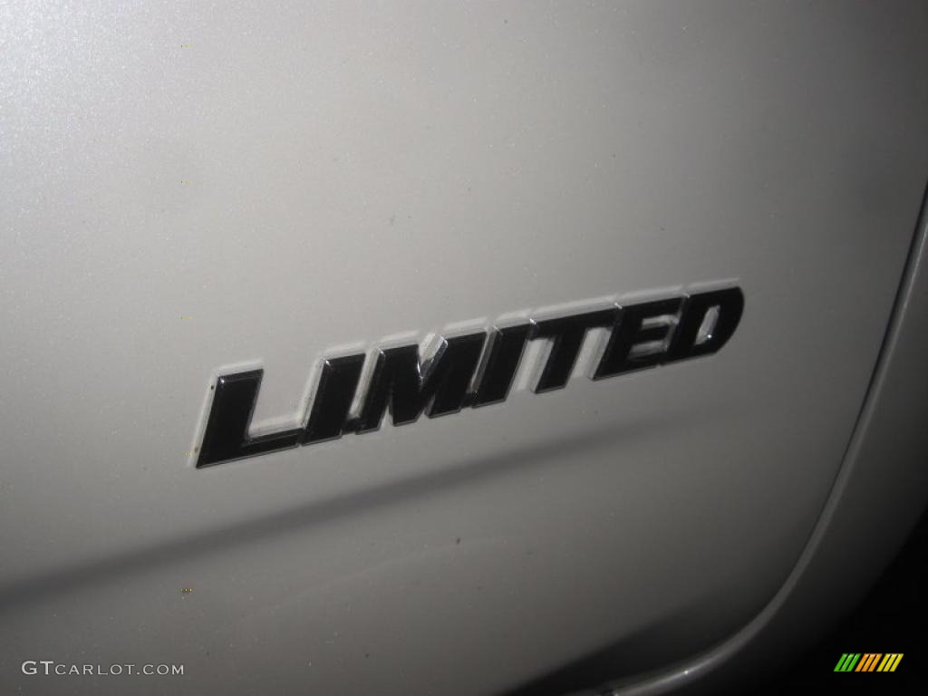 2006 RAV4 Limited 4WD - Super White / Ash photo #10