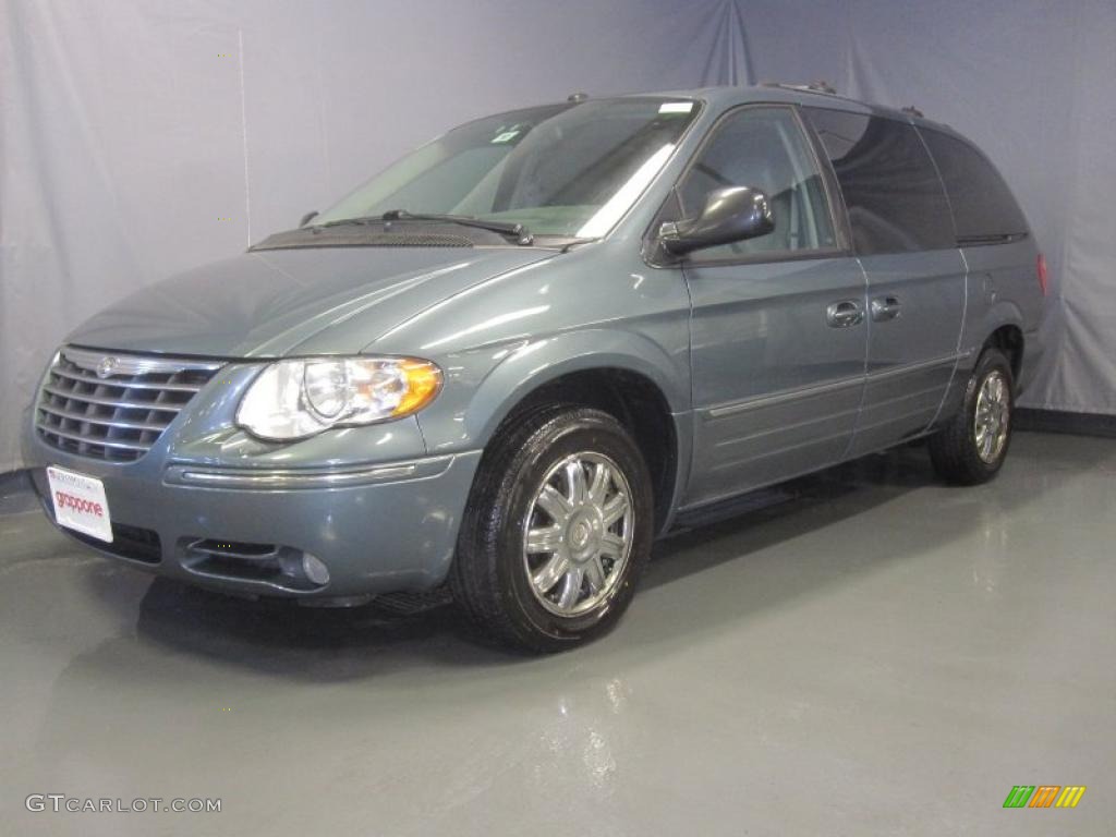 2006 Town & Country Limited - Magnesium Pearl / Medium Slate Gray photo #1