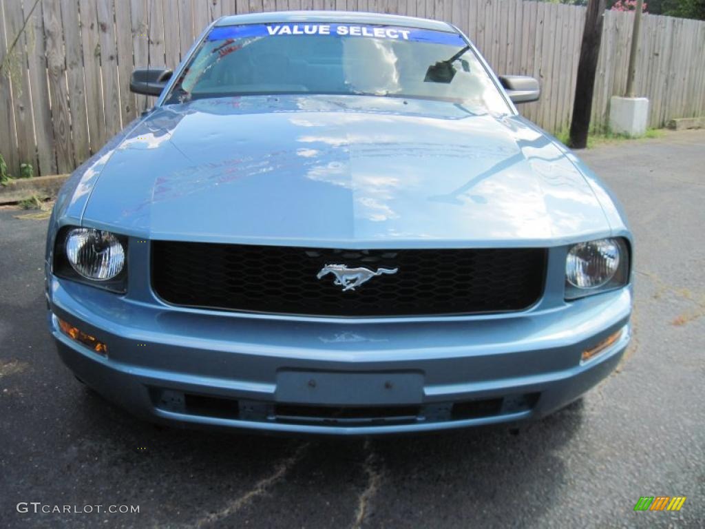 2005 Mustang V6 Deluxe Coupe - Windveil Blue Metallic / Light Graphite photo #2