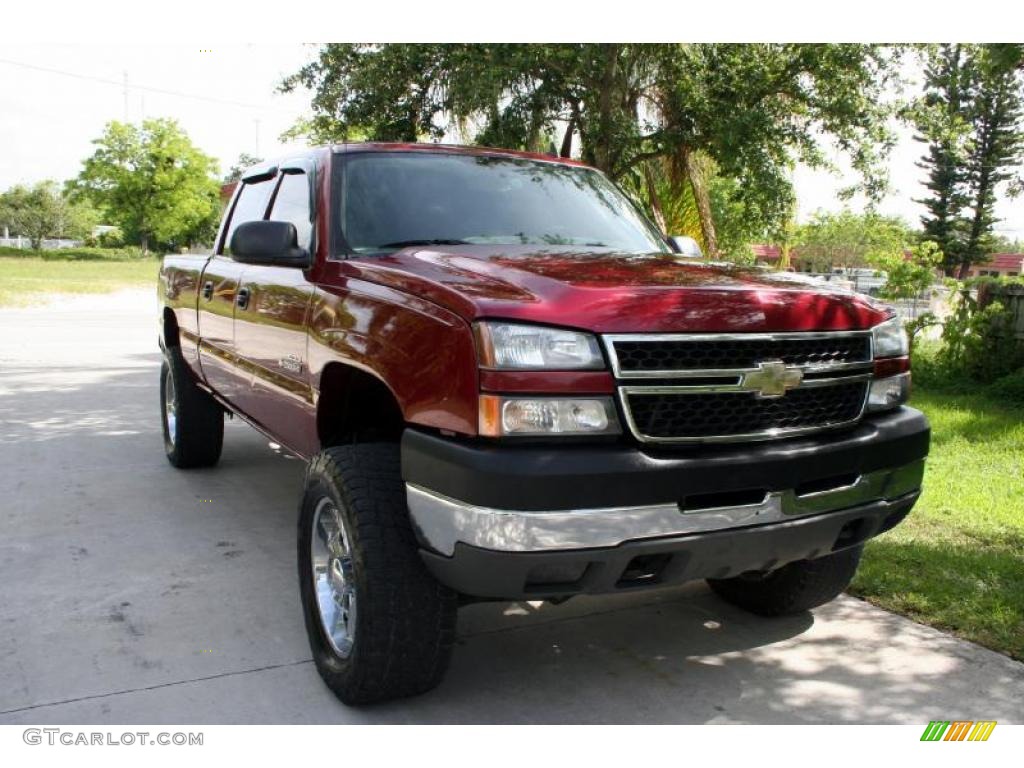 2006 Silverado 2500HD LT Crew Cab 4x4 - Sport Red Metallic / Medium Gray photo #17