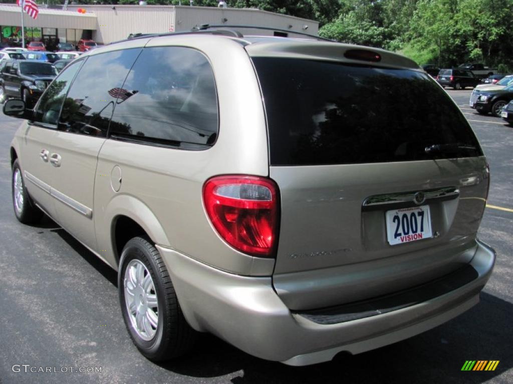 2007 Town & Country Touring - Linen Gold Metallic / Dark Khaki/Light Graystone photo #12