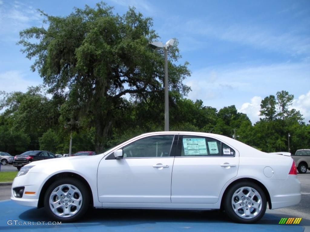 2010 Fusion SE - White Platinum Tri-coat Metallic / Charcoal Black photo #2