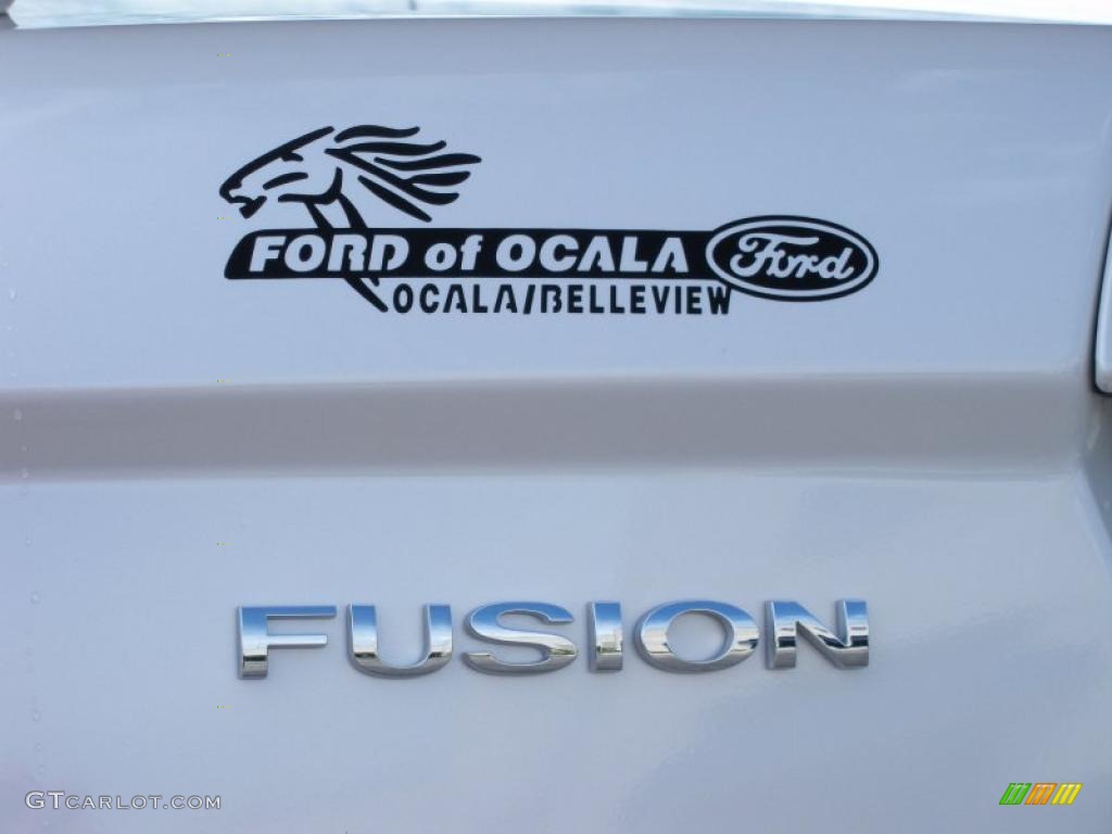 2010 Fusion SE - White Platinum Tri-coat Metallic / Charcoal Black photo #4
