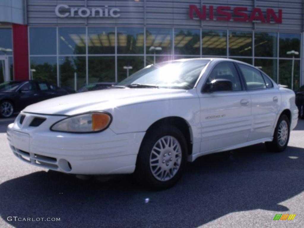 2000 Grand Am SE Sedan - Arctic White / Dark Taupe photo #1