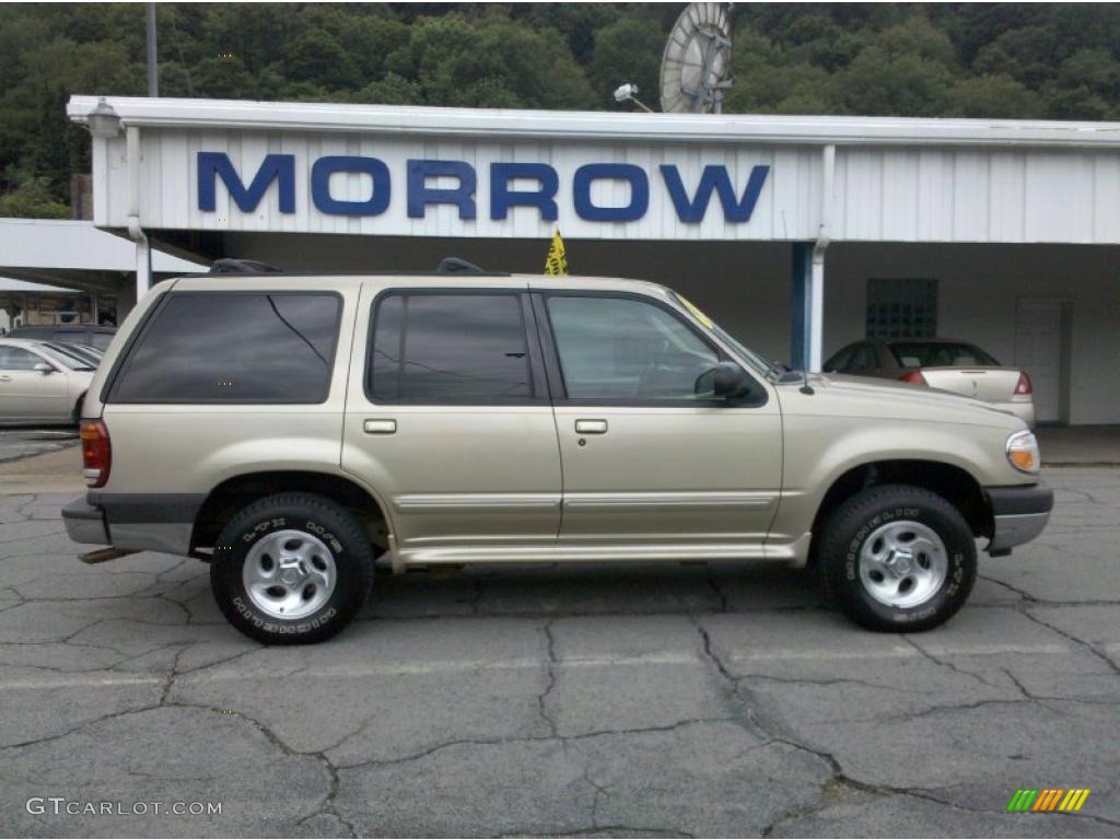 2001 Explorer XLT 4x4 - Harvest Gold Metallic / Medium Prairie Tan photo #1