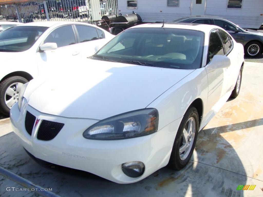 2004 Grand Prix GT Sedan - Summit White / Dark Pewter photo #2