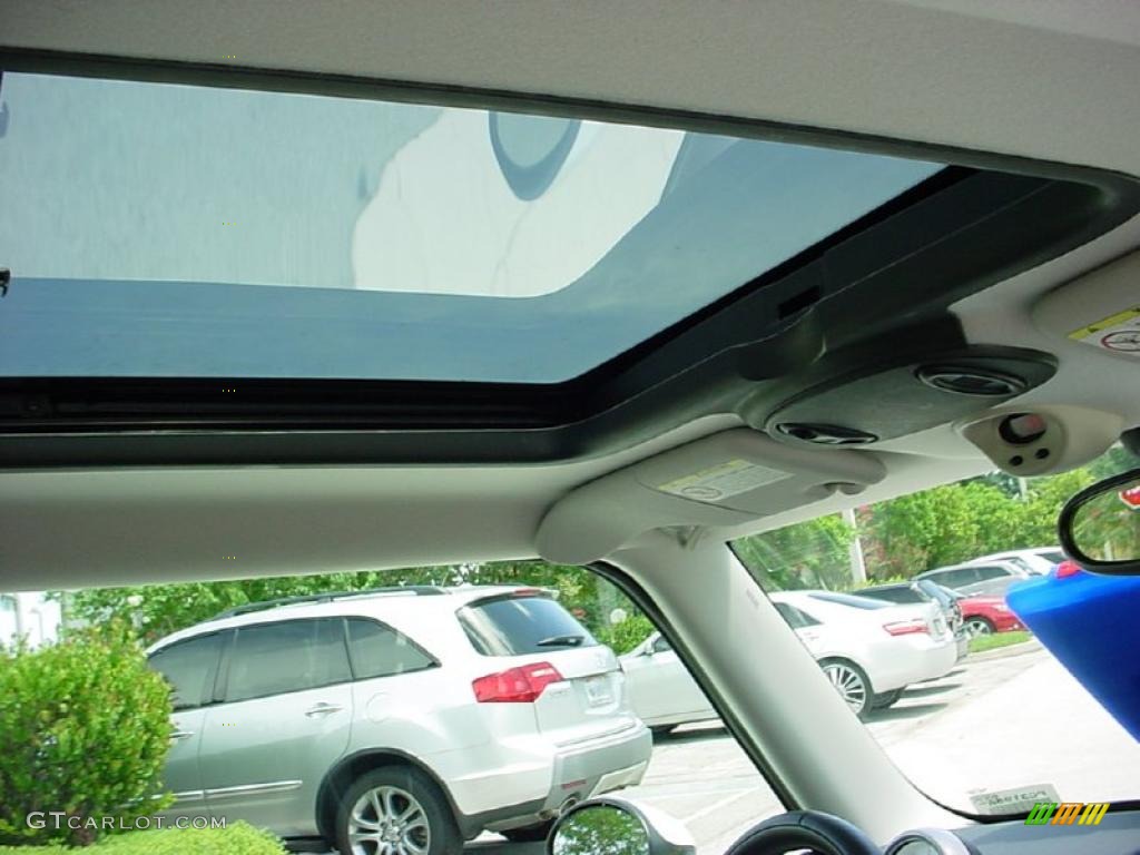 2004 Cooper Hardtop - Liquid Yellow / Panther Black photo #15