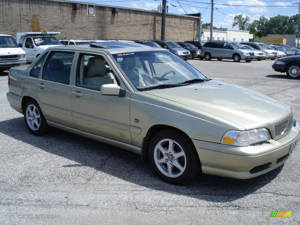 Desert Wind Metallic Volvo S70