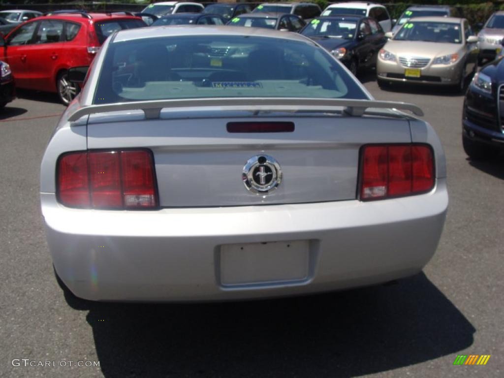 2005 Mustang V6 Deluxe Coupe - Satin Silver Metallic / Light Graphite photo #5