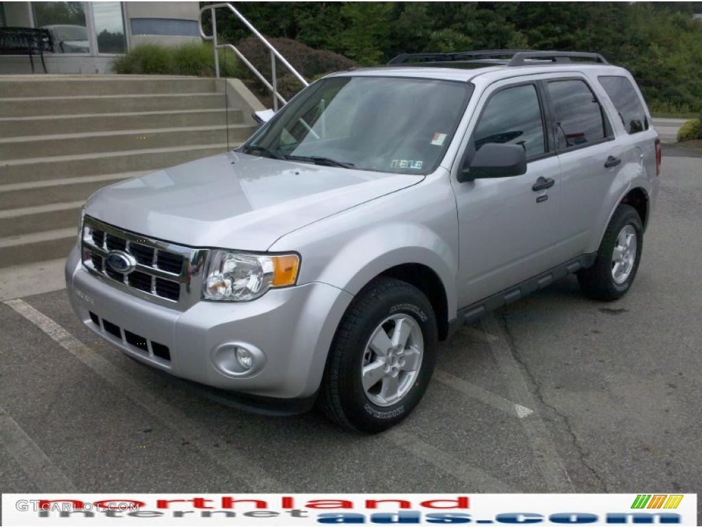 2010 Escape XLT V6 4WD - Ingot Silver Metallic / Charcoal Black photo #2