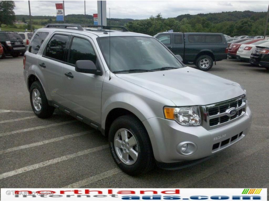 2010 Escape XLT V6 4WD - Ingot Silver Metallic / Charcoal Black photo #4