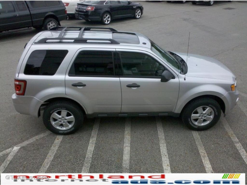 2010 Escape XLT V6 4WD - Ingot Silver Metallic / Charcoal Black photo #5