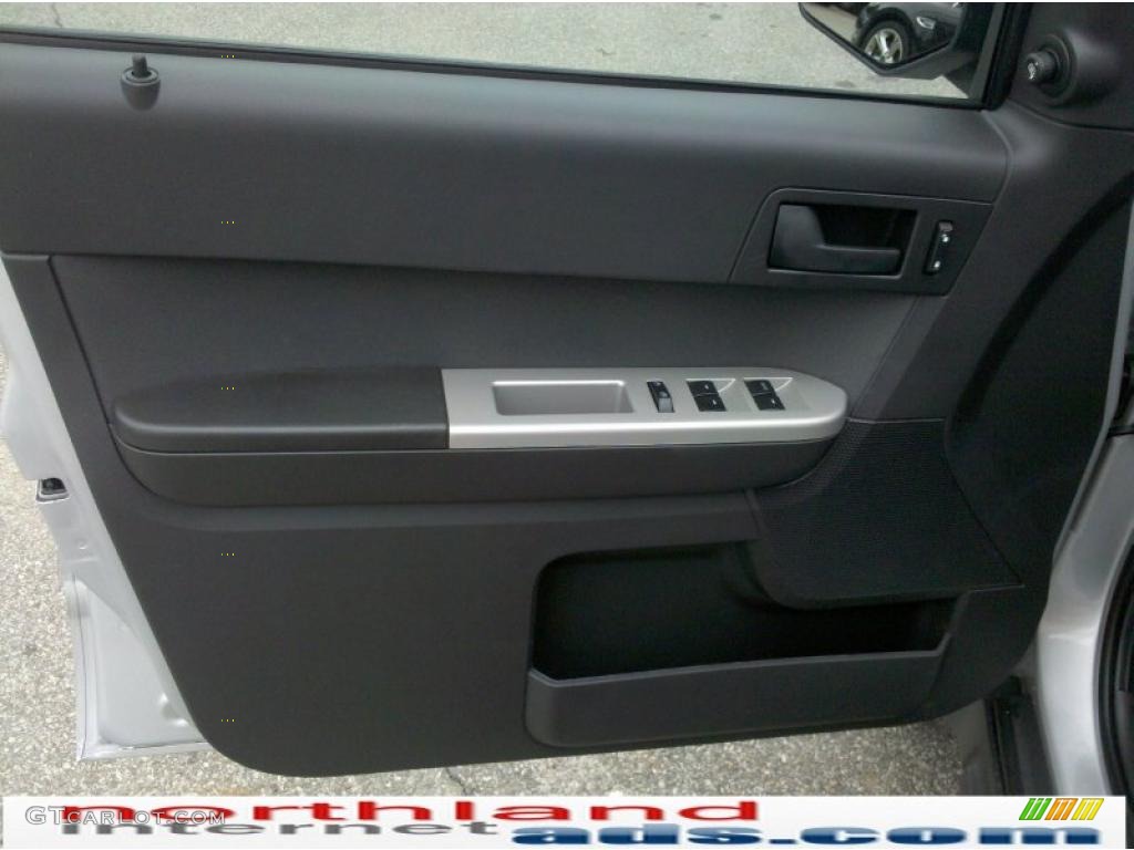 2010 Escape XLT V6 4WD - Ingot Silver Metallic / Charcoal Black photo #9