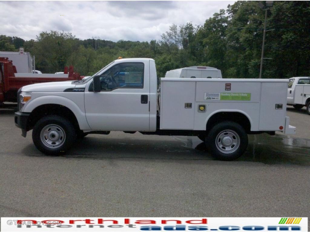 2011 F350 Super Duty XL Regular Cab 4x4 Chassis Commercial - Oxford White / Steel photo #1