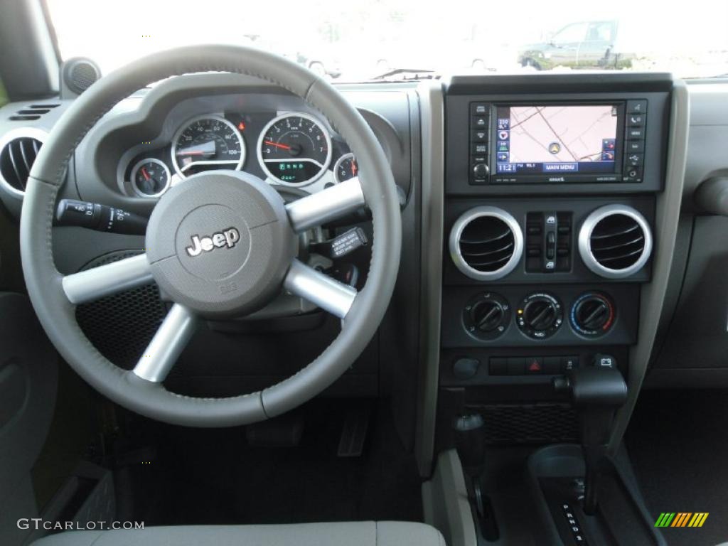 2010 Wrangler Unlimited Sahara 4x4 - Rescue Green Metallic / Dark Slate Gray/Medium Slate Gray photo #14