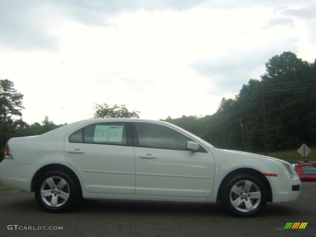 2006 Fusion SE V6 - Oxford White / Camel photo #1