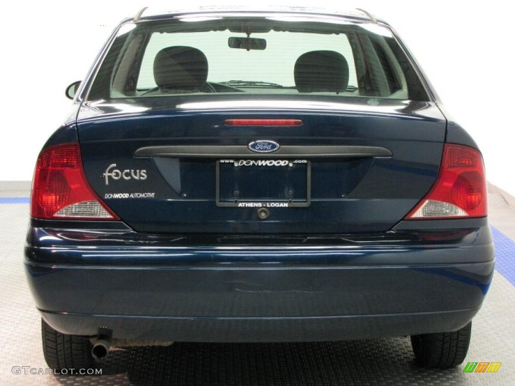 2003 Focus LX Sedan - Twilight Blue Metallic / Medium Graphite photo #8