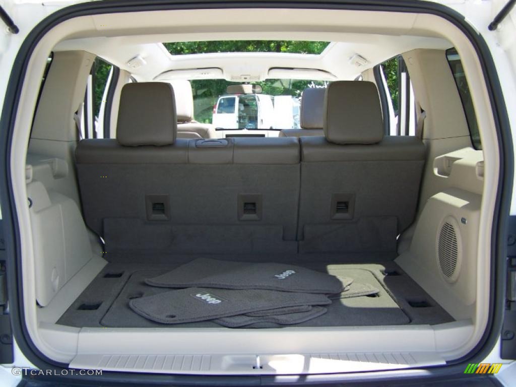 2008 Liberty Limited 4x4 - Stone White / Pastel Pebble Beige photo #14