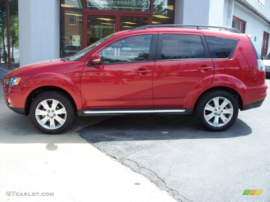 2010 Outlander SE - Rally Red Metallic / Black photo #2