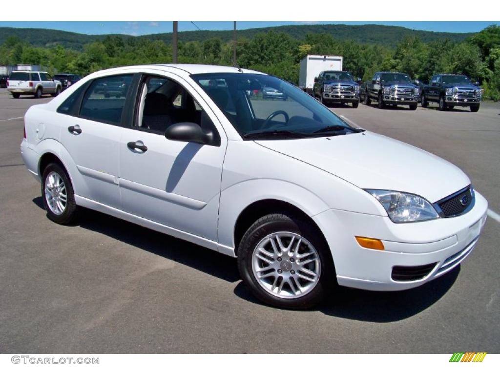 2007 Focus ZX4 SE Sedan - Cloud 9 White / Charcoal/Light Flint photo #3