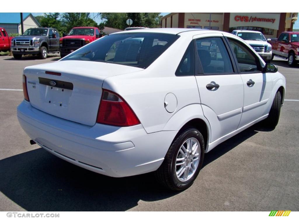 2007 Focus ZX4 SE Sedan - Cloud 9 White / Charcoal/Light Flint photo #5