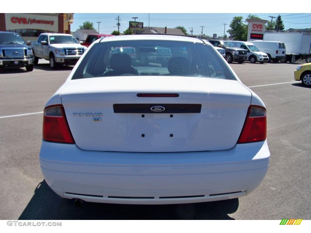 2007 Focus ZX4 SE Sedan - Cloud 9 White / Charcoal/Light Flint photo #6