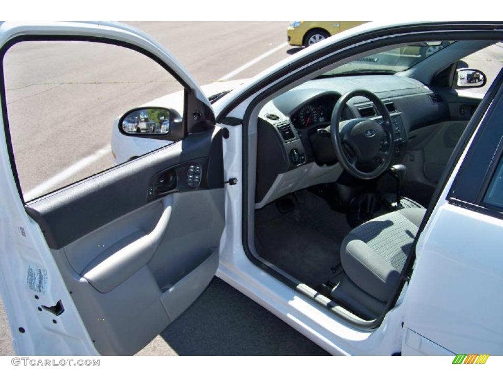 2007 Focus ZX4 SE Sedan - Cloud 9 White / Charcoal/Light Flint photo #11