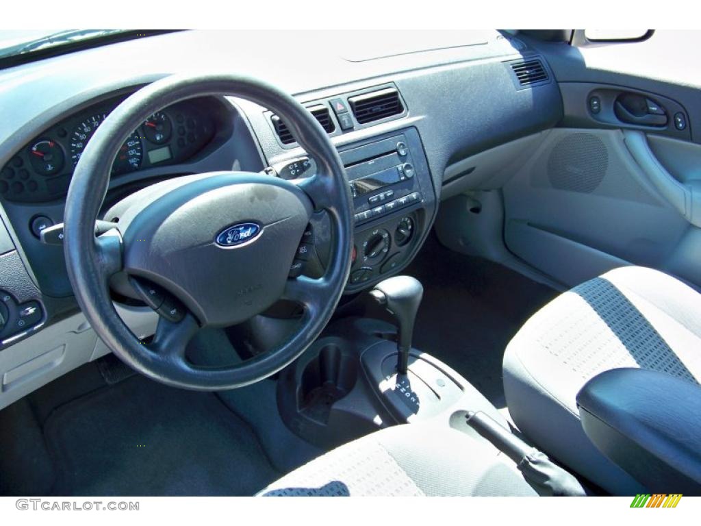 2007 Focus ZX4 SE Sedan - Cloud 9 White / Charcoal/Light Flint photo #13