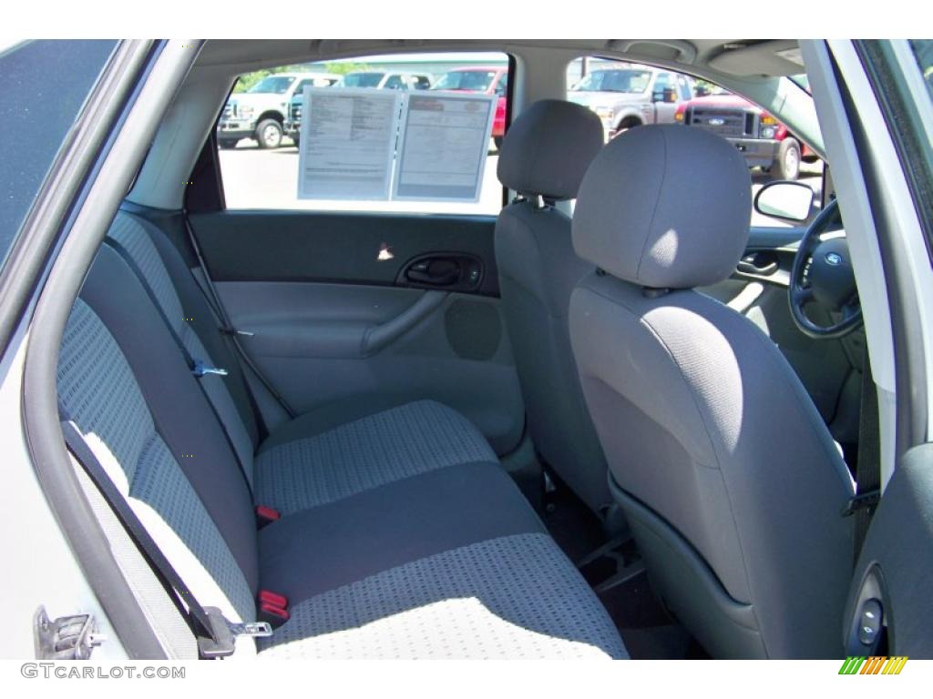 2007 Focus ZX4 SE Sedan - Cloud 9 White / Charcoal/Light Flint photo #16