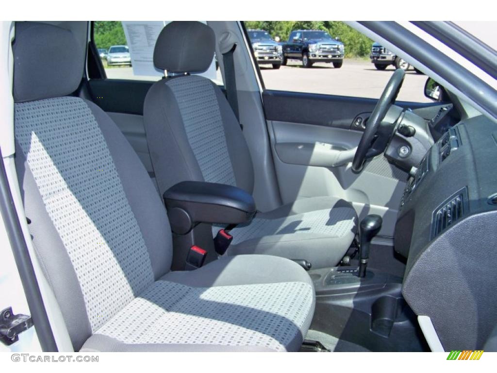 2007 Focus ZX4 SE Sedan - Cloud 9 White / Charcoal/Light Flint photo #18
