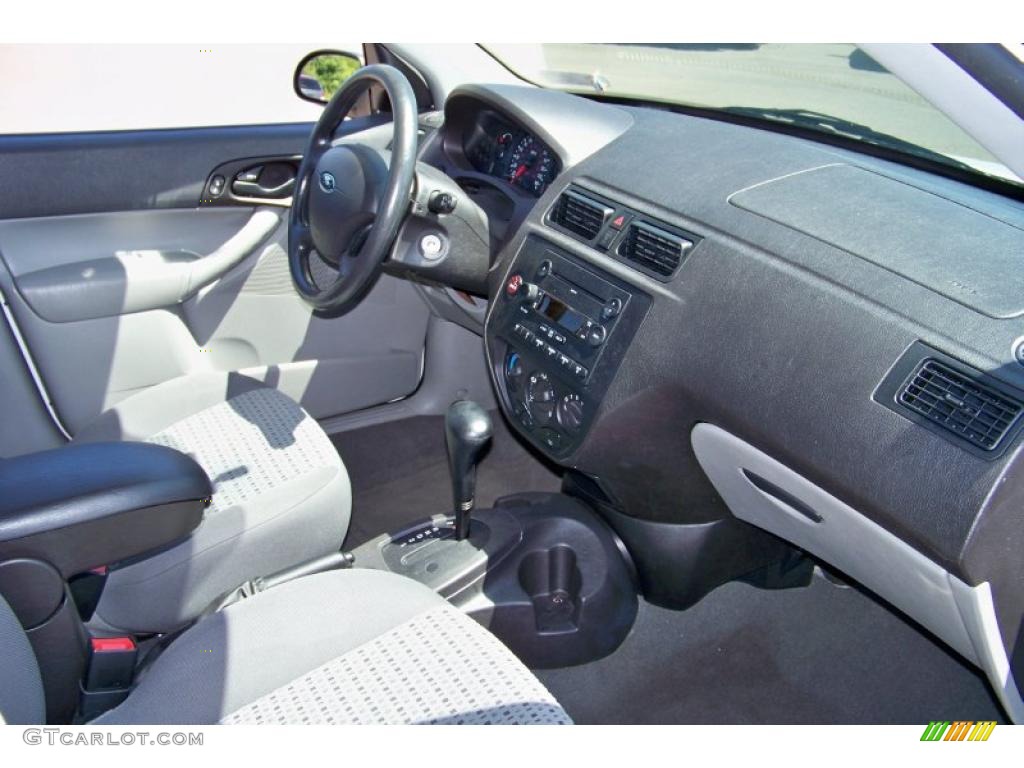 2007 Focus ZX4 SE Sedan - Cloud 9 White / Charcoal/Light Flint photo #19