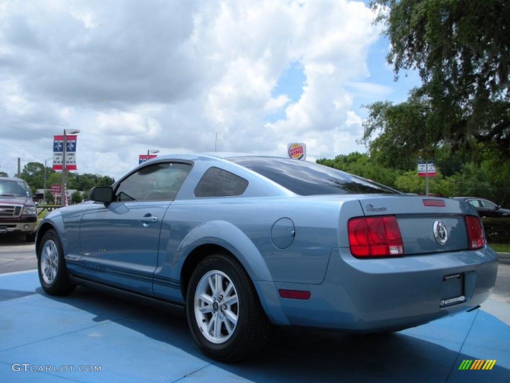 2007 Mustang V6 Deluxe Coupe - Windveil Blue Metallic / Light Graphite photo #3