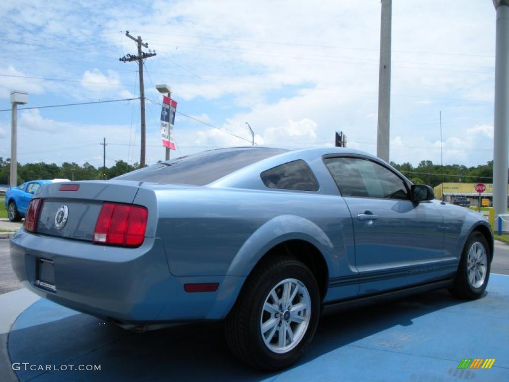 2007 Mustang V6 Deluxe Coupe - Windveil Blue Metallic / Light Graphite photo #5