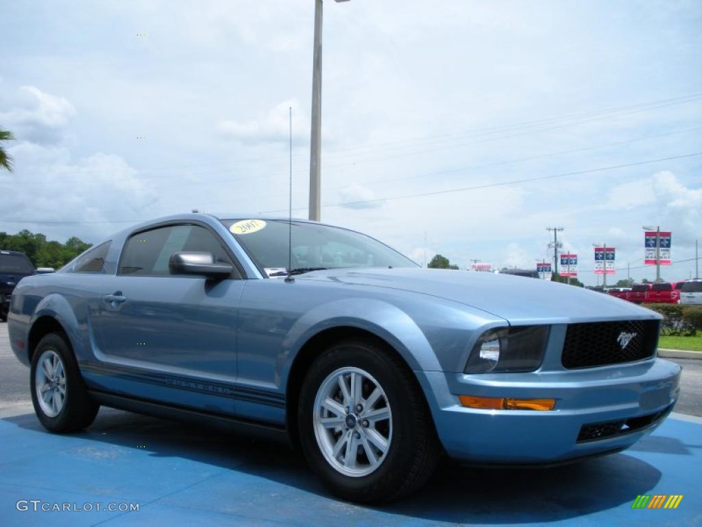 2007 Mustang V6 Deluxe Coupe - Windveil Blue Metallic / Light Graphite photo #7