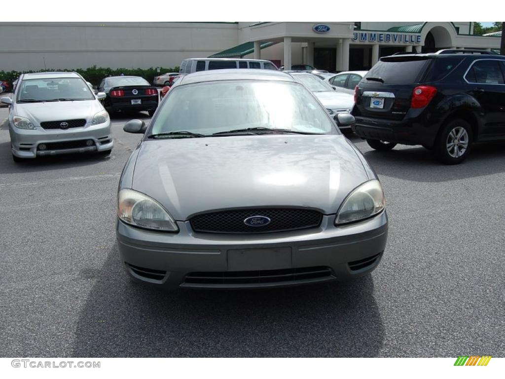 2004 Taurus SES Sedan - Spruce Green Metallic / Medium Parchment photo #13