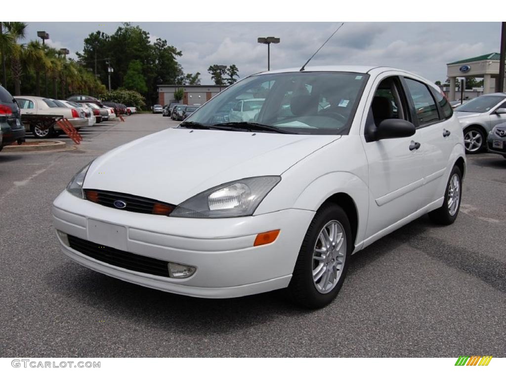 2003 Focus ZX5 Hatchback - Cloud 9 White / Medium Graphite photo #12