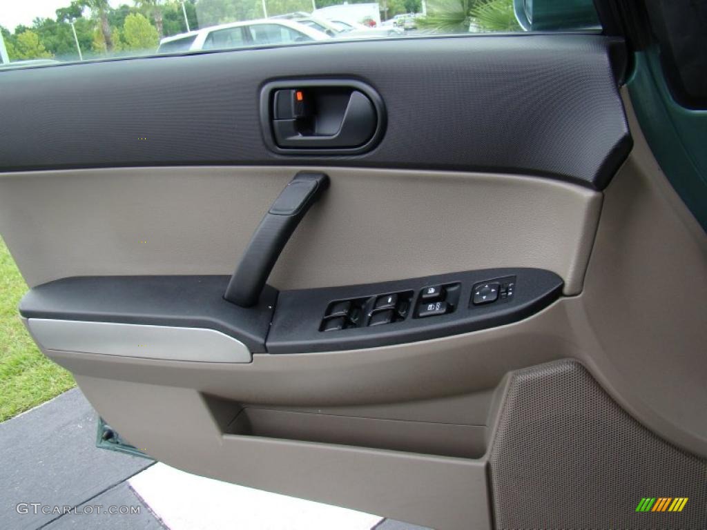 2004 Galant ES - Machine Green Metallic / Creme photo #19
