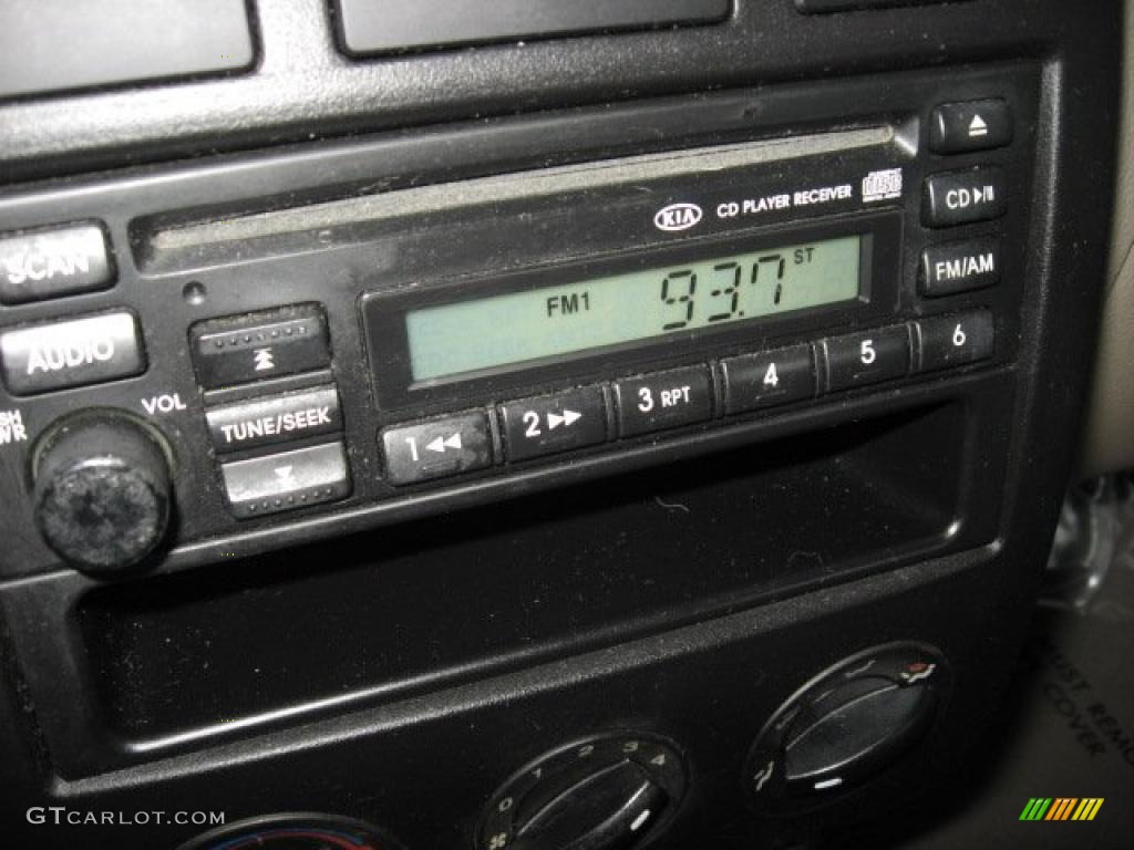2003 Rio Sedan - Cinnamon / Gray photo #15