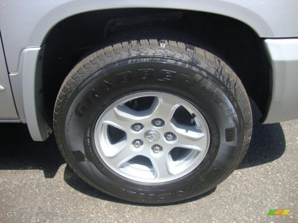 2005 Dakota SLT Club Cab 4x4 - Bright Silver Metallic / Medium Slate Gray photo #28