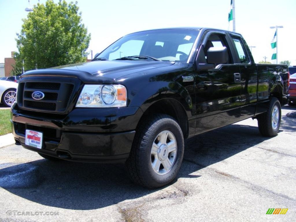 2005 F150 STX SuperCab 4x4 - Black / Medium Flint Grey photo #1
